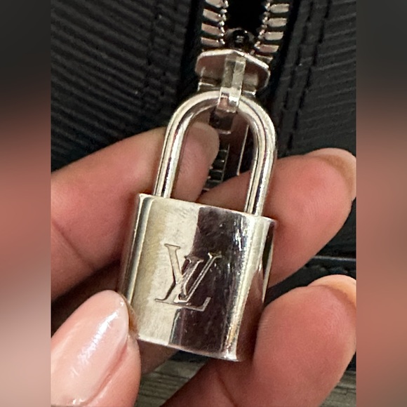 Louis Vuitton Alma GM - Picture 14 of 17